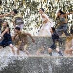 Artistas bailan en la ceremonia de inauguración de los Juegos de París