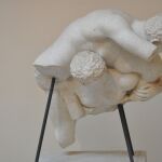 Escultura encontrada en Ostia que representa a dos luchadores en plena competición
