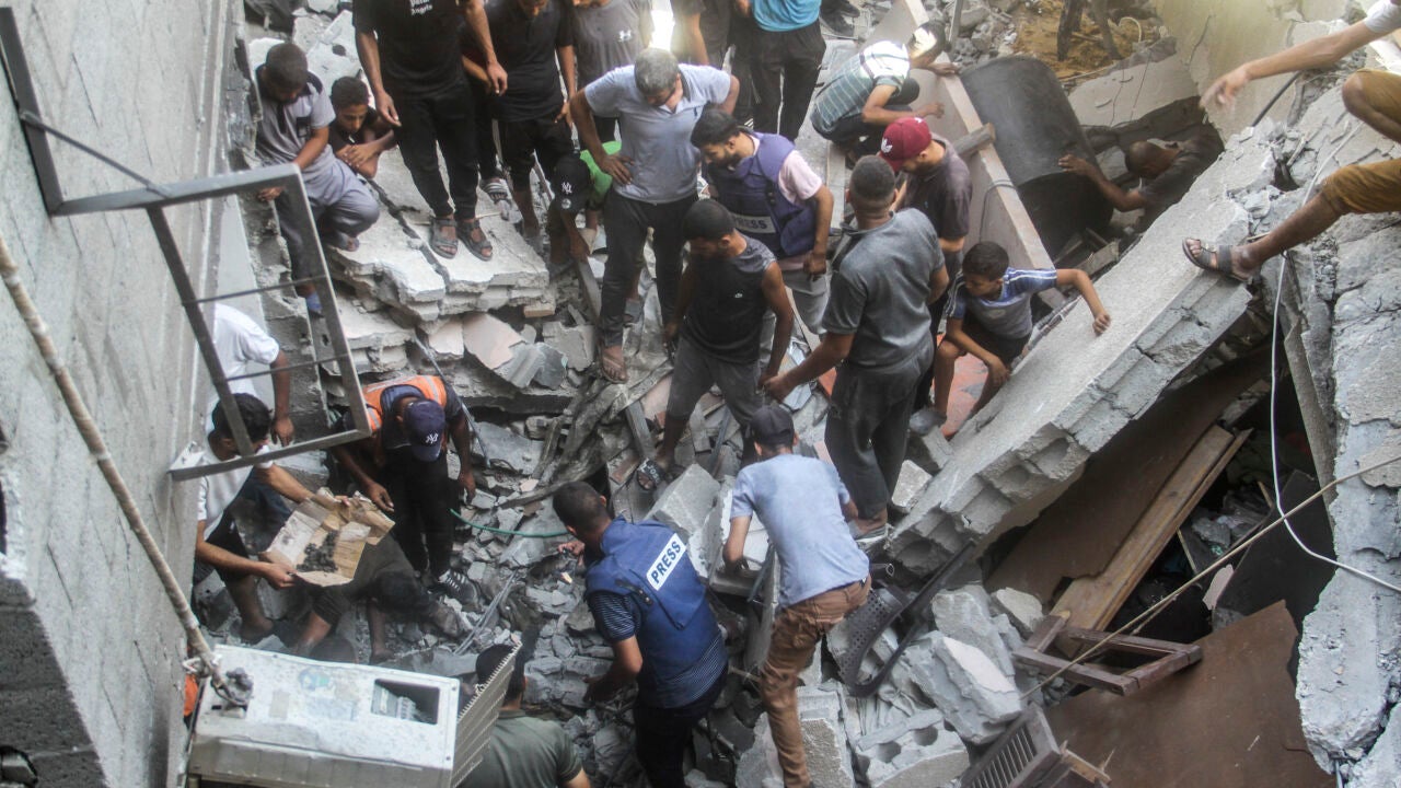 イスラエル軍のミサイル３発による空爆でガザ中心部の野戦病院で少なくとも２４人が死亡