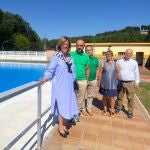La presidenta de la Diputación de Palencia, Ángeles Armisén, visita las piscinas de Alar del Rey