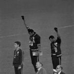 Extending gloved hands skyward in racial protest, U.S. athletes Tommie Smith, center, and John Carlos, stare downward during the playing of the Star Spangled Banner after Smith received the gold and Carlos the bronze for the 200 meter run at the Olympics in Mexico City on Oct. 16, 1968. Australian silver medalist Peter Norman is at left. (AP Photo/files¡¡¡¡¡¡¡OJO FOTO DE COMPRA NO PUBLICAR SIN AUTORIZACION!!!!!!!!!!
