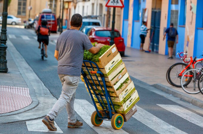 Los hogares con todos sus miembros en paro caen a 868.300, la cifra más baja desde 2008