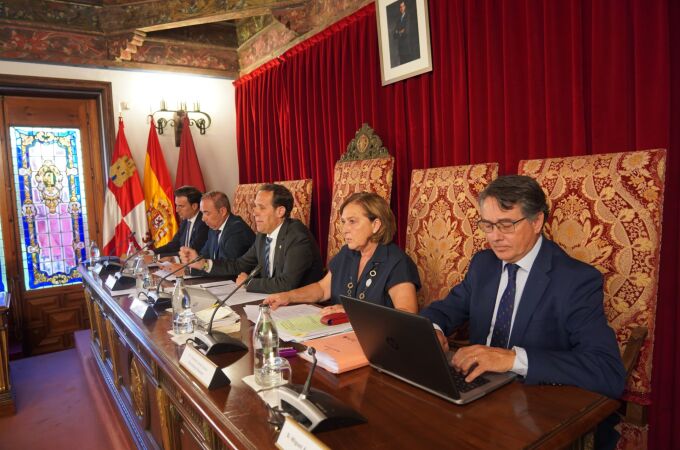 La Diputación de Valladolid, presidida por Conrado Íscar, preside el pleno del mes de julio
