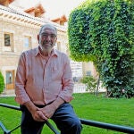 Pablo Jorge Herrero, alcalde (PP) de Navacerrada, el pasado 26 de junio en la plaza frente al ayuntamiento del municipio 