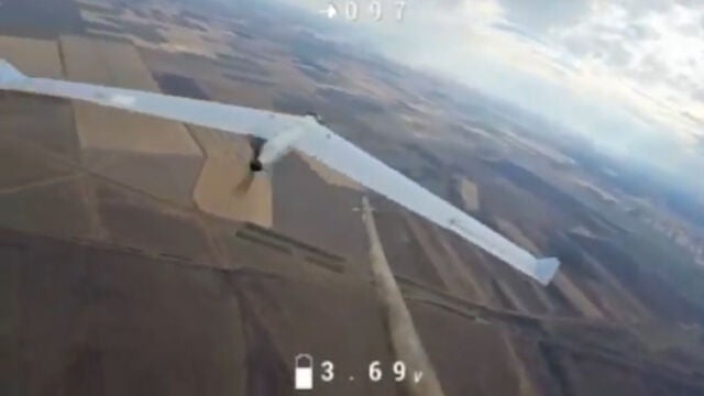 Vídeo: un dron ucraniano neutraliza el moderno UAV ruso ZALA 421 usando un palo de madera.