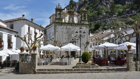 España cuenta con uno de los mejores climas del mundo que varía en función de los pueblos y ciudades españoles, lo que permite incentivar el turismo