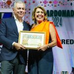 El alcalde popular de Sevilla premia a Susana Díaz, "una persona especial, una trianera única"