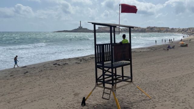 Prohibido el baño hoy domingo en las playas mediterráneas de La Manga y la de Levante de Cabo de Palos