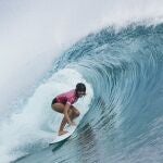 Nadia Erostarbe, en la ola de Teahupoo