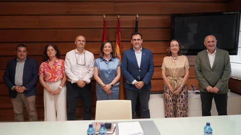 La consejera de Agricultura, Ganadería y Desarrollo Rural, María González Corral, se reúne con los representantes de la Asociación de la Industria Alimentaria de Castilla y León, Vitartis