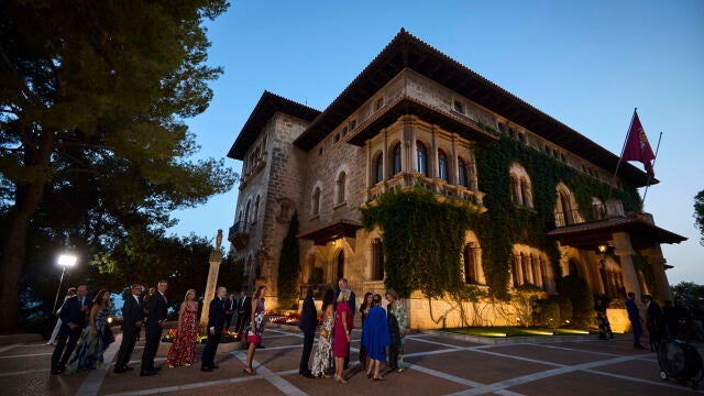 S​us Majestades los Reyes Don Felipe VI y Doña Letizia ofrecen, en el Palacio de Marivent, la tradicional rece