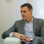 Pedro Sánchez recibe a la presidenta del Banco Europeo de Inversiones, Nadia Calviño