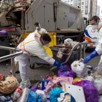 Los operarios del servizo de emergencia, en el entorno de la Sagrada Familia.