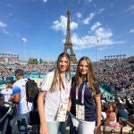 La Princesa Leonor y la Infanta Sofía siguen animando al equipo olímpico: arrancan el día presenciando el partido de vóley masculino