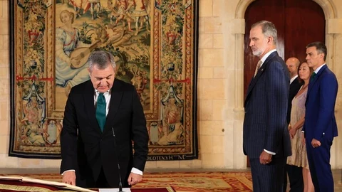 El nuevo magistrado del TC, José María Macías Castaño, jura su cargo ante Felipe VI en Palma