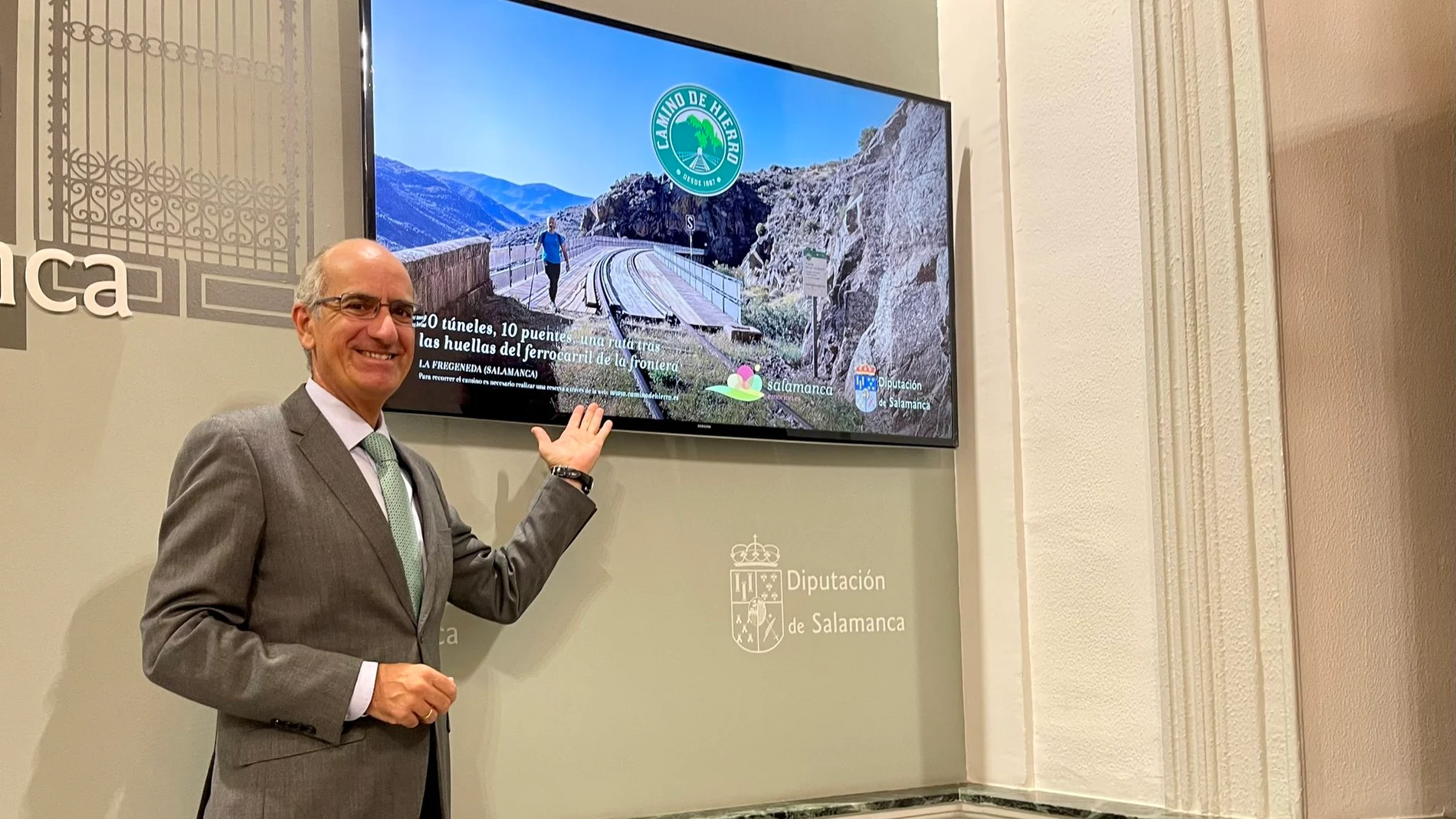 El presidente de la Diputación de Salamanca, Javier Iglesias, presenta las novedades del "Camino del Hierro"