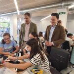 El alcalde de Salamanca, Carlos García Carbayo, visita el campamento de nuevas tecnologías