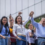 Miles de venezolanos se manifiestan en segundo día por lo que consideran fraude electoral