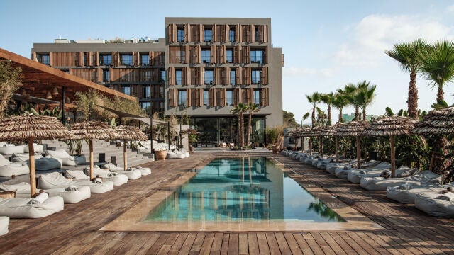 OKU Ibiza acaba de abrir sus puertas para sumarse a la oferta hotelera de la isla