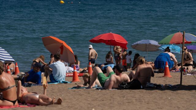 Economía.- El 38% de los españoles viajará de vacaciones en el mes de agosto, con un presupuesto de 677 euros