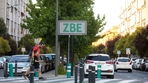 Cartel informativo de la zona de bajas emisiones que se pondrá en marcha en enero de 2025 en Getafe. © Jesús G