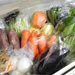 El truco viral de un frutero para que la verdura no se quede blanda en el cajón del frigorífico