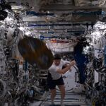 Lanzamiento de disco en la Estación Espacial Internacional