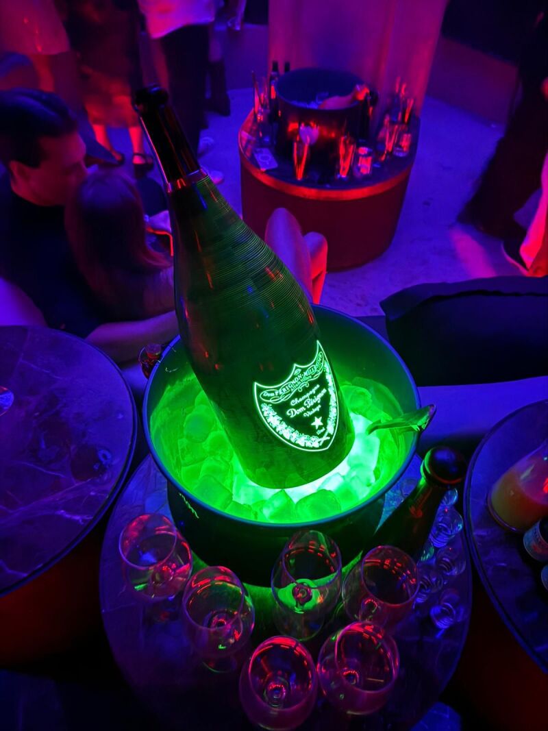 Botella de Dom Pérignon Champagne Brut Luminous Phantom, vendida por 50.000 euros en Momento