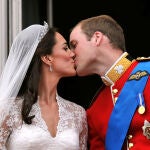 Kate Middleton y el príncipe Guillermo el día de su boda