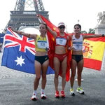 La china Jiayu Yang posa junto a María Pérez y la neozelandesa Jemima Montag