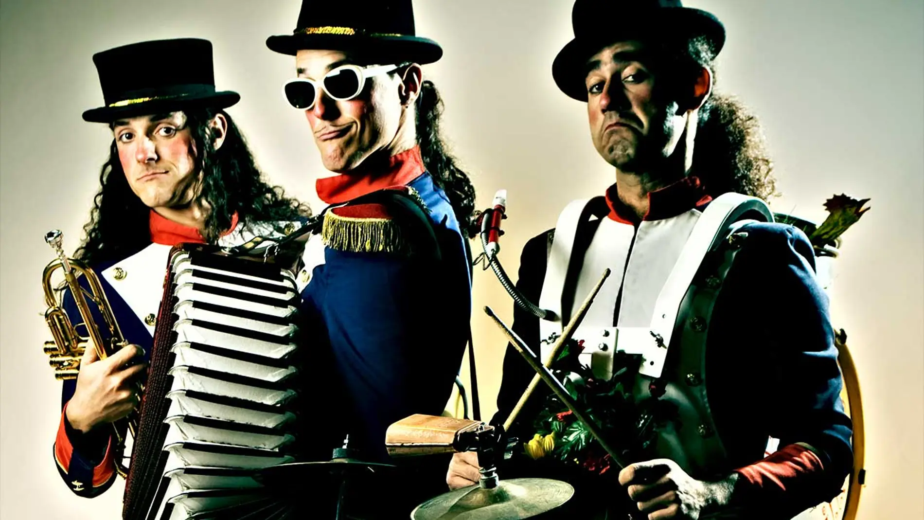 El singular cuarteto maravilla formado por tres personas de Lapso producciones que actúa en Urones