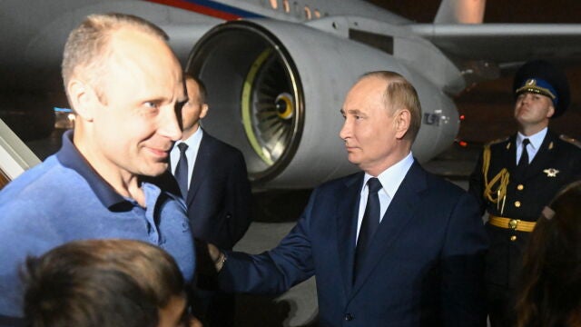Vladimir Putin recibe en Moscú a los prisioneros liberados