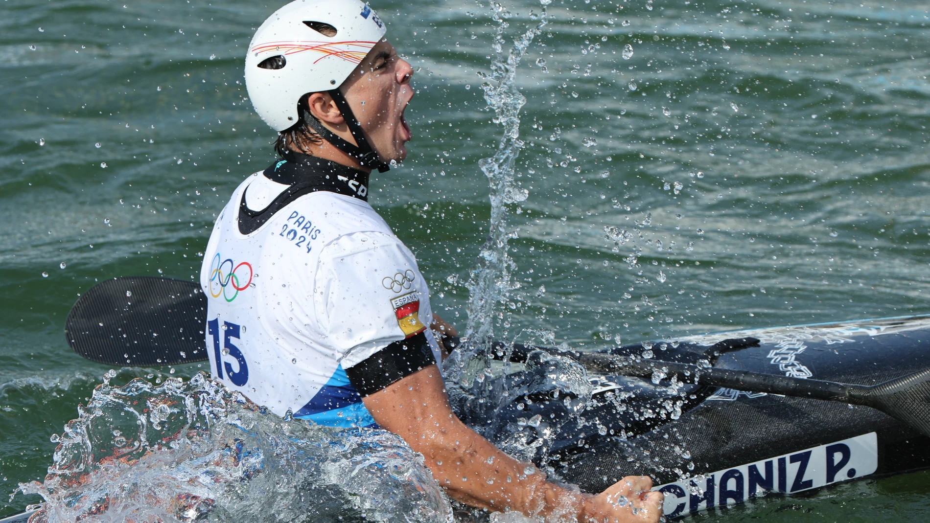 Vaires-sur-marne (France), 01/08/2024.- Pau Echaniz of Spain celebrates after his run in the final of the Men Kayak Single competition in the Paris 2024 Olympic Games at the Vaires-sur-Marne Nautical Stadium, in Vaires-sur-Marne, France, 01 August 2024. (Francia, España) EFE/EPA/MAXIM SHIPENKOV