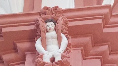 Detalle de uno de los angelotes de la ermita soriana