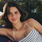 Solo Kendall Jenner puede llevar este traje elegante pero informal para asistir a los Juegos Olímpicos de París y que resulte todo un lookazo 