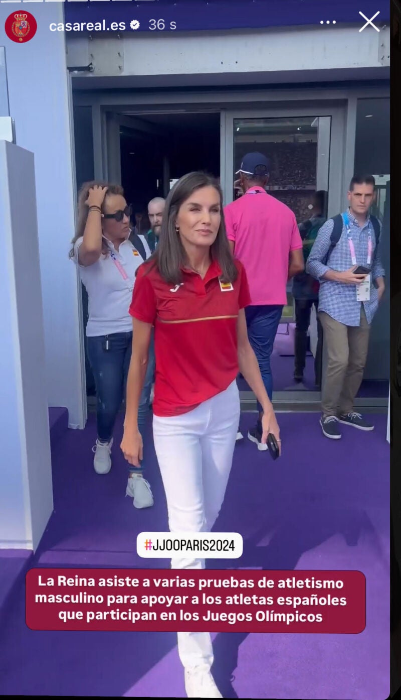 La Reina Letizia con jeans blancos. 