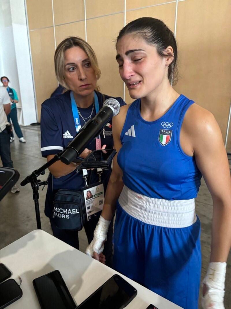 Rueda de prensa de la boxeadora italiana Angela Carini después de su derrota en los Juegos Olímpicos de París