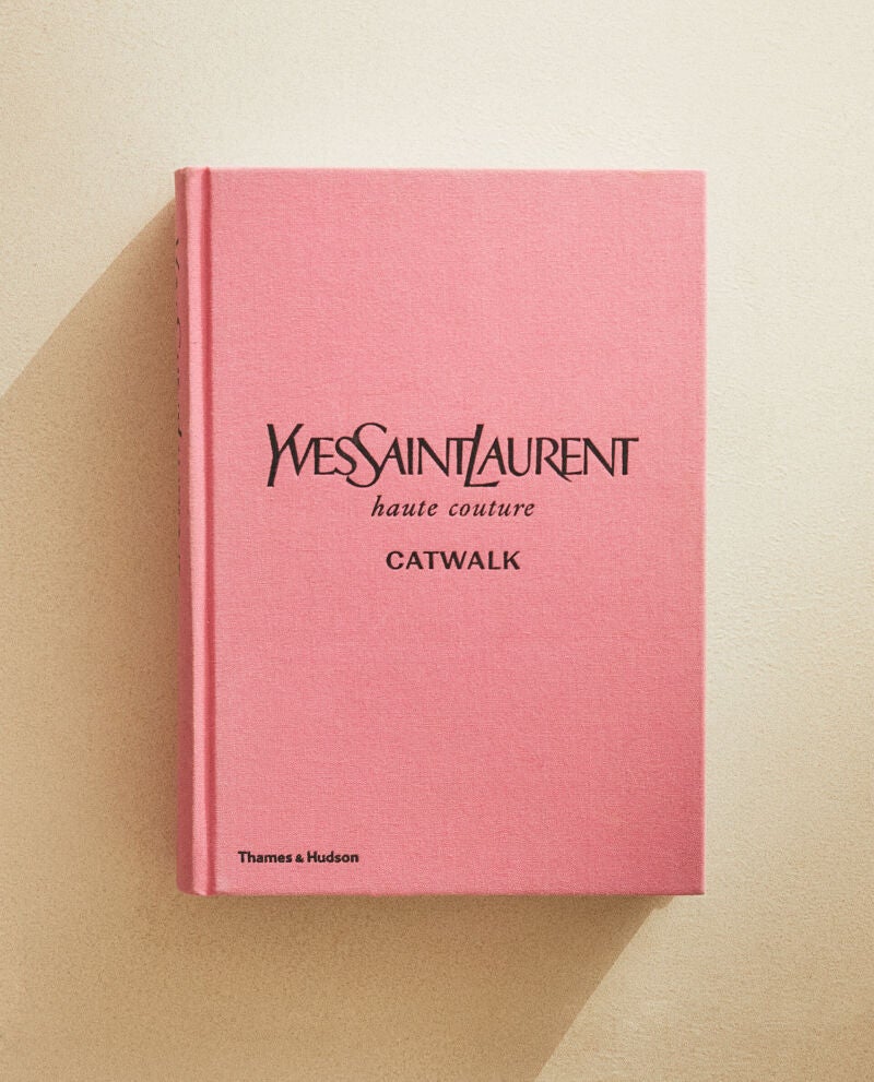 Libro catwalk de Yves Saint Laurent.