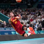 Llull trata de salvar un balón a la desesperada