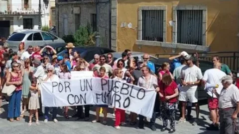 Los vecinos de Santa María del Tiétar se rebelan contra su alcalde