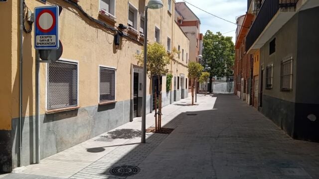 El Ayuntamiento peatonaliza los más de 730 metros de la calle Dora, en Carabanchel, invirtiendo 205.000 euros