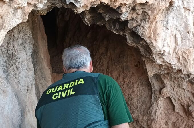 Investigado un vecino de Los Villares por supuestos daños en pinturas rupestres de la Sierra Sur a las que echaba agua