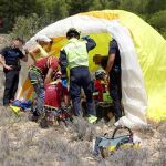 Un parapentista cae en Agost y se rompe el tobillo, la muñeca y la clavícula