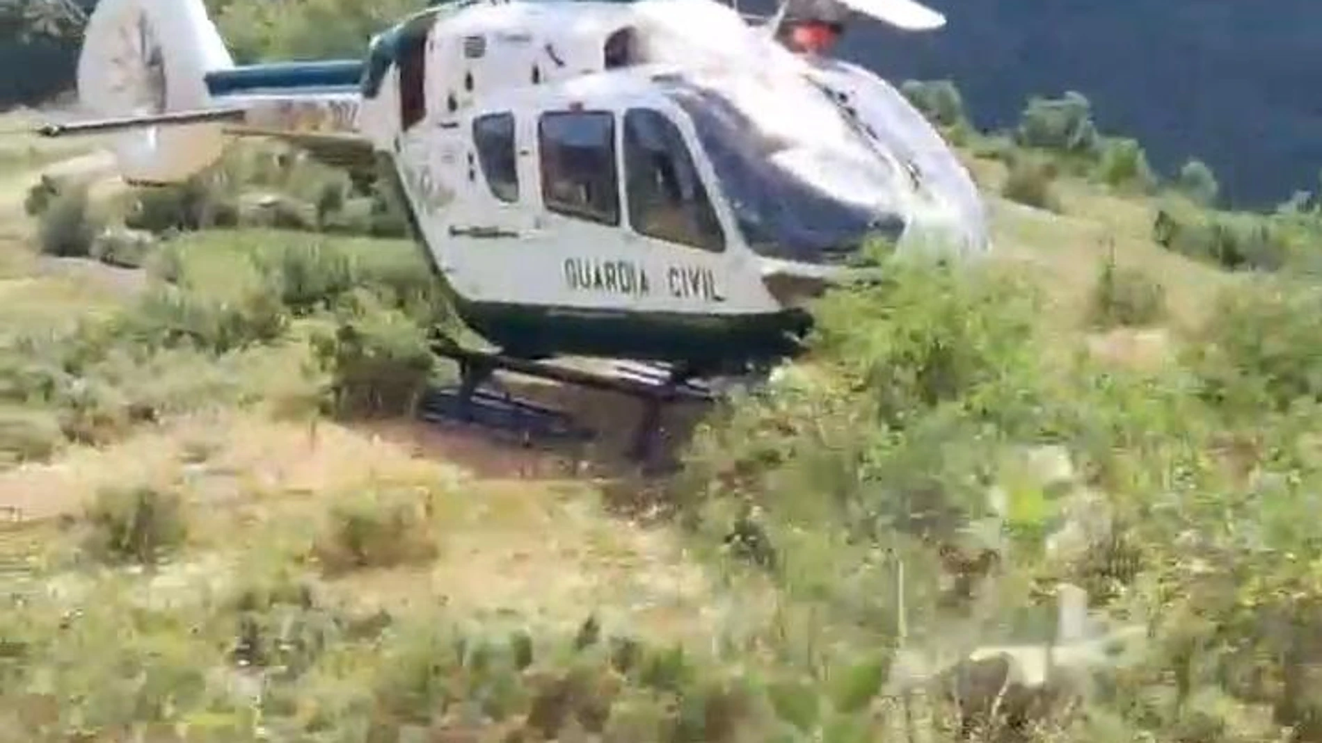 Helicóptero que trasladó el curpo ya sin vida del senderista fallecido en Fanlo GUARDIA CIVIL 04/08/2024