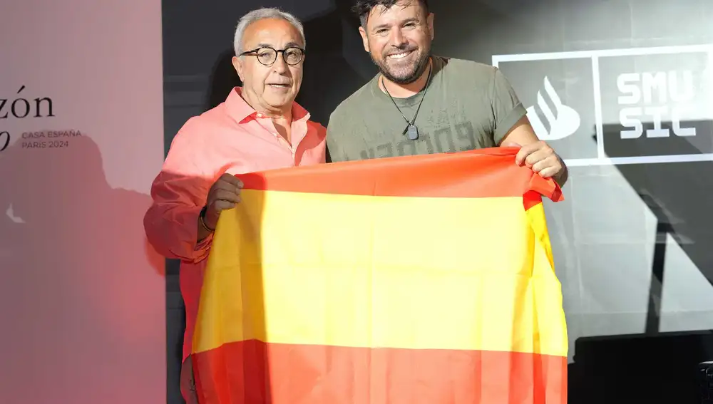 JJ.OO/París.- Pablo López apoya con su música al equipo nacional en la Casa de España del COE en París