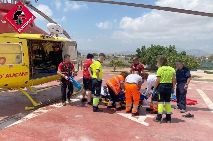 Alicante.- Sucesos.- Bomberos rescatan a un parapentista con diversas fracturas en la zona de Palomaret