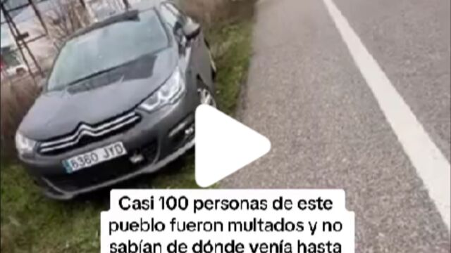 Captura del vídeo viral en la red social Tik Tok donde pillan a un vecino de Toledo haciendo de radar de velocidad
