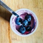 Los "yogures de sabores" son en realidad "yogures con aromas". El sabor percibido proviene principalmente de los aromas