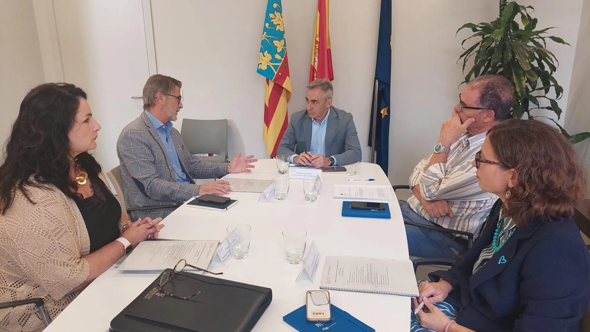 La Generalitat defenderá ante la UE las mismas cláusulas para la exportación agrícola que las producciones extracomunitarias