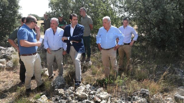El consejero Suárez-Quiñones visita la zona junto a alcaldes y agentes implicados en el proyecto LIFE LynxConnect